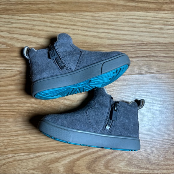 UGG TODDLER HAMDEN II CHELSEA BOOT SIZE 8T GREY MULTI SUEDE SIDE ZIP SNEAKER - Picture 2 of 7